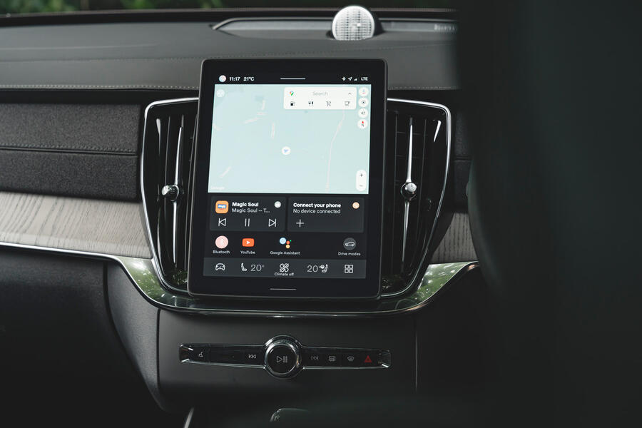 Volvo XC90 Review 2025, Price &...